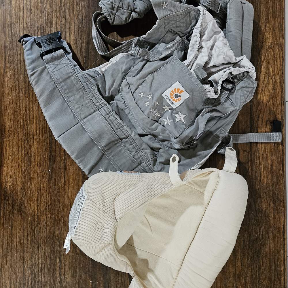 Ergobaby Gray Star Carrier with Cream Insert